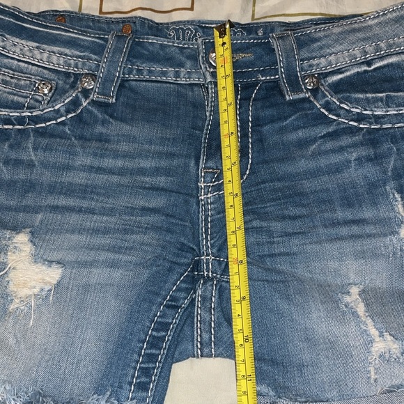 Miss Me Signature Mid-Rise Shorts - Picture 11 of 13